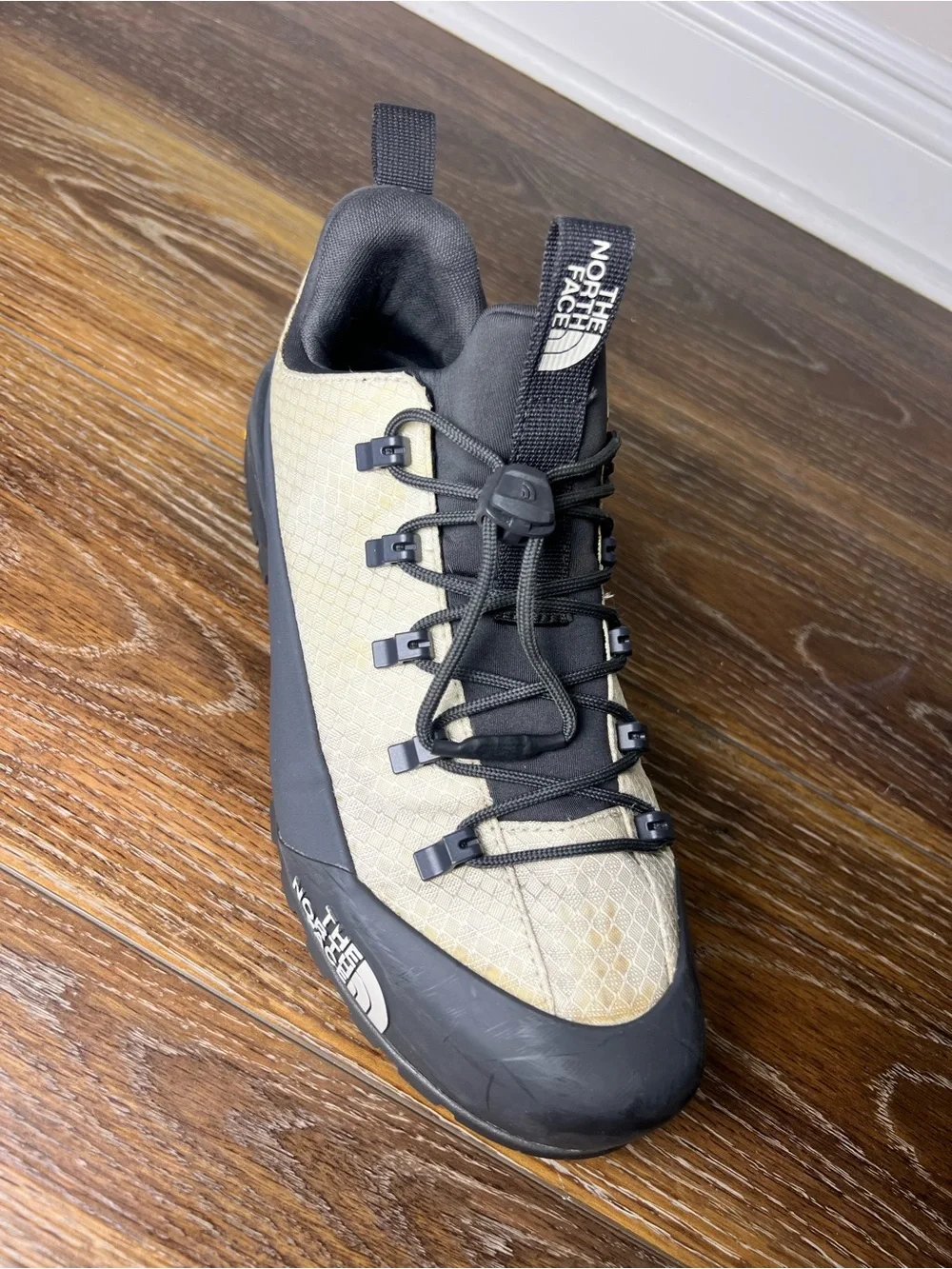 The North Face Glenclyffe Low Men's 10 Beige Black Vibram Hiking Shoes TNF